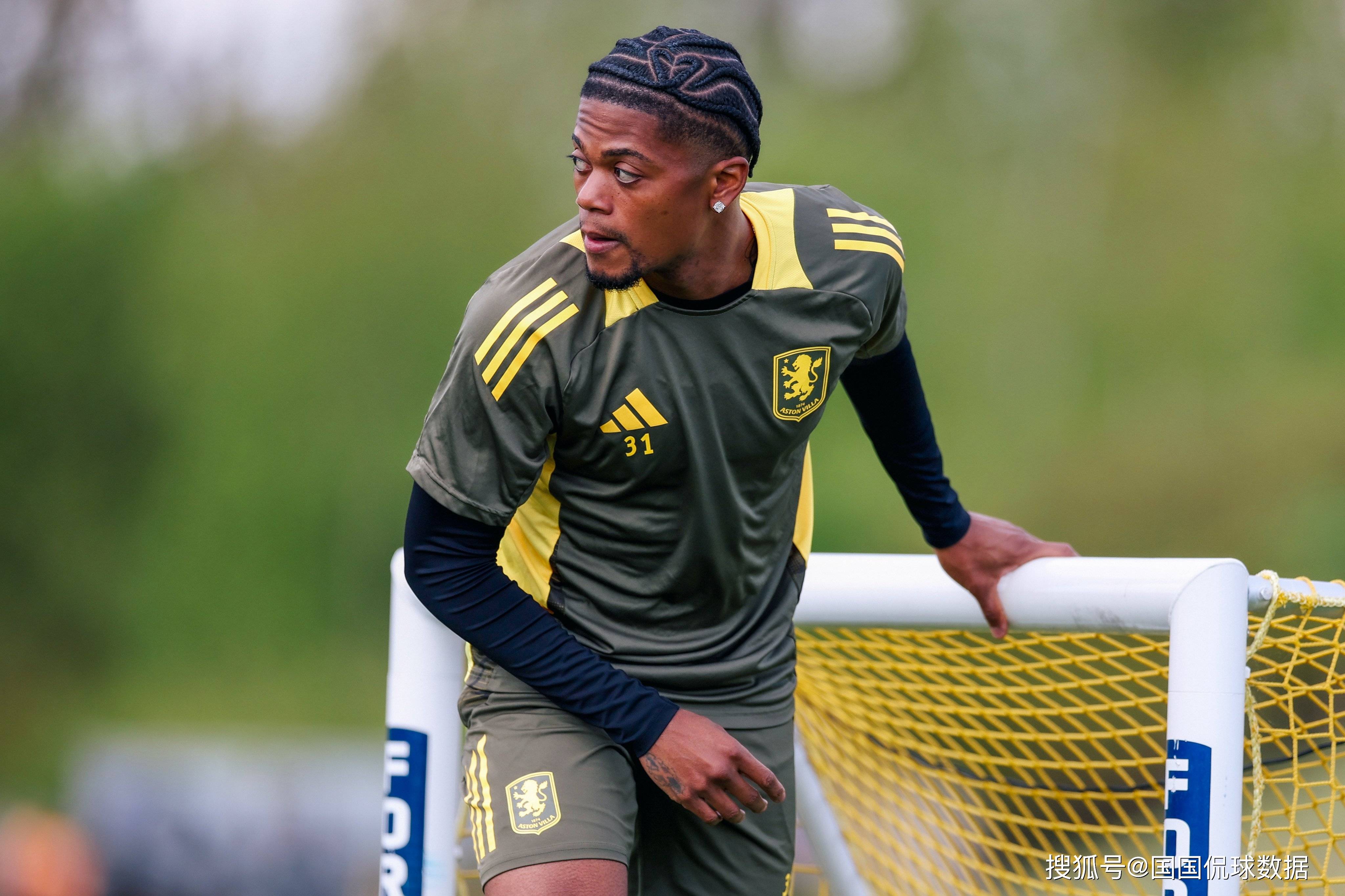 欧冠关键时刻走向成谜，阿斯顿维拉回应争议，目标明确，资深球员宣示担当