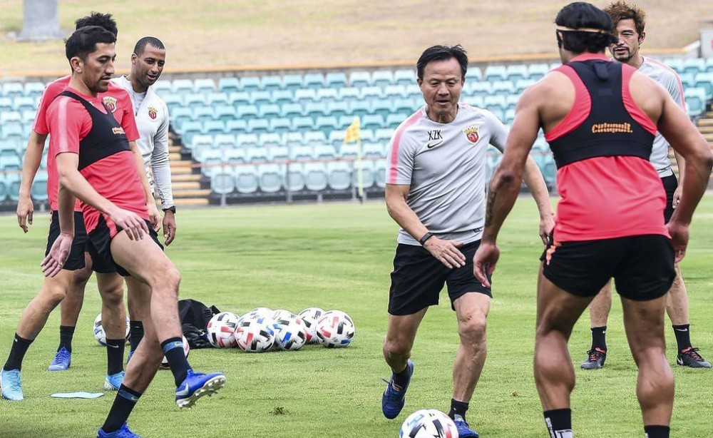 今晨广东宏远备战英超；队长鼓劲细节曝光；管理层满意；阵容厚度经受考验(广东宏远历届冠军阵容)