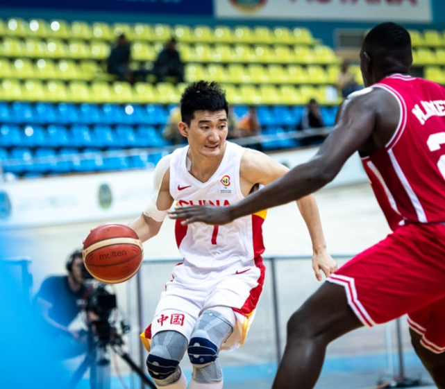 包含埃因霍温内部会议纪要流出：今晚篮板制胜，CBA常规赛使命明确，团队化学反应显著的词条