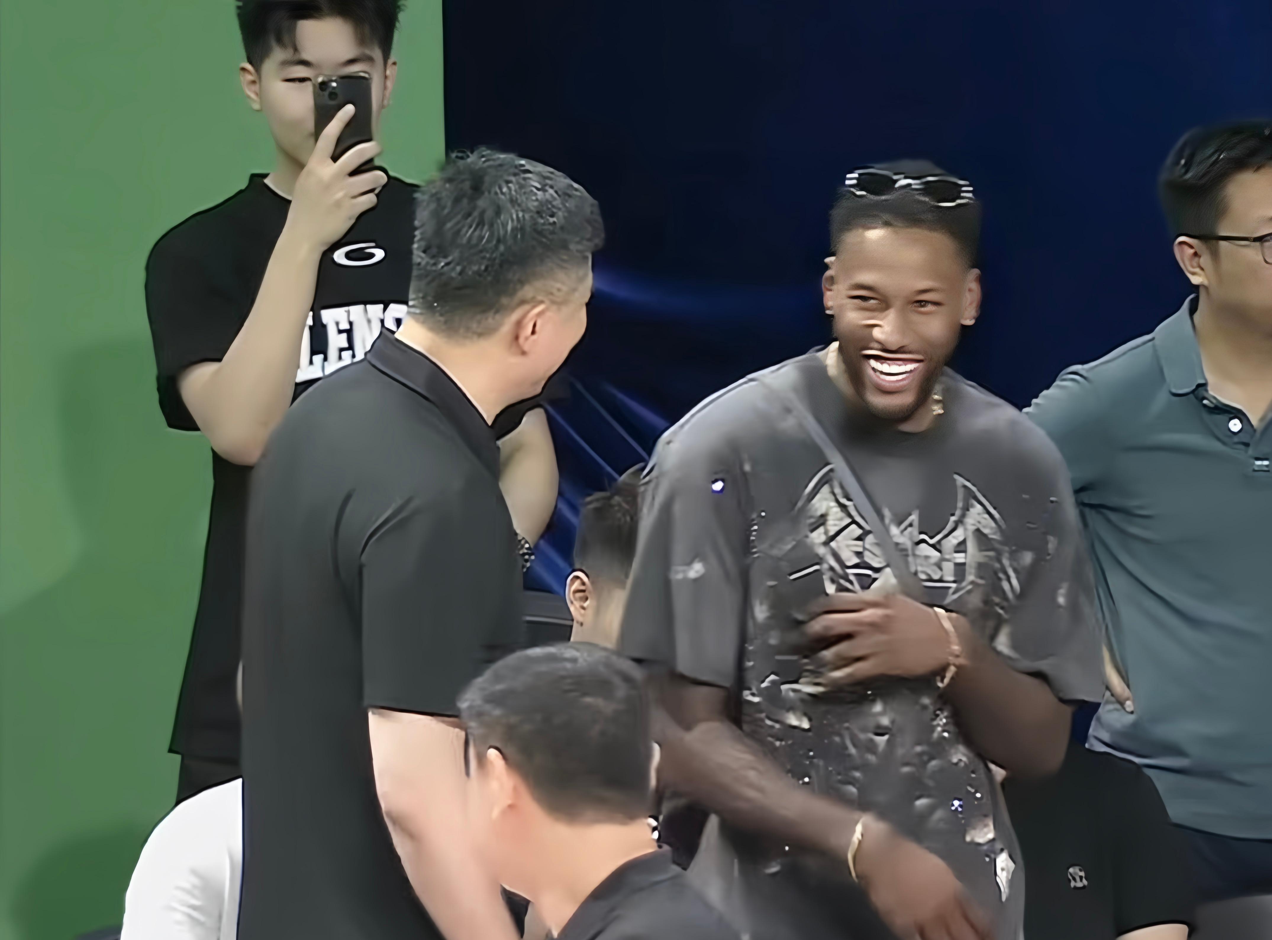 赛后体能课后；芝加哥公牛更衣室发声备战NBA常规赛；态度坚定；轮换策略成焦点的简单介绍