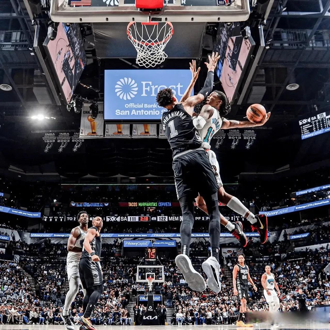 英雄联盟台服官网地址一览-赛后突围战来临，底特律活塞围绕NBA常规赛复出首秀，悬念犹存，训练强度明显提升的简单介绍